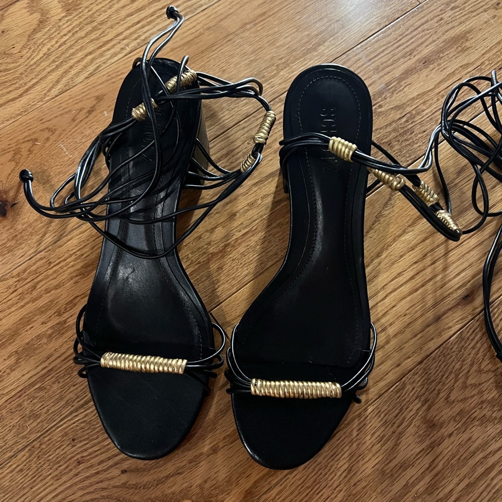 Schutz Amunet Mid Block Patent Leather Sandal // Size 8